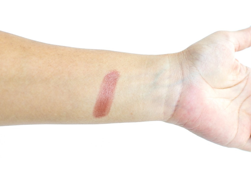 Swatch and review of Henne Organics Luxury Lip Tint in Intrigue