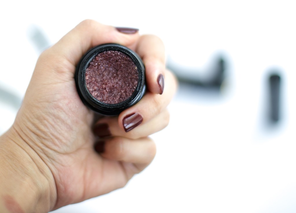 Henne Organcs Lip Exfoliator in Nordic Berries Review