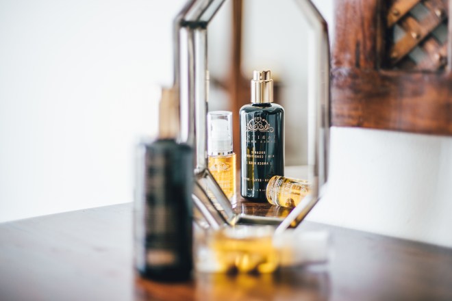 Tabitha James Kraan - Vanity Essentials: Seeing Double