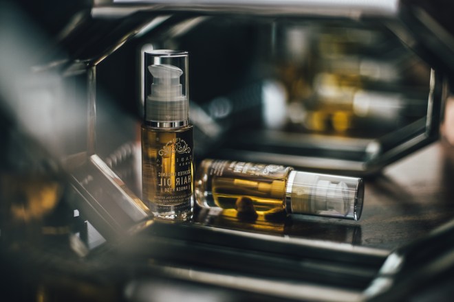 Tabitha James Kraan - Vanity Essentials: Seeing Double