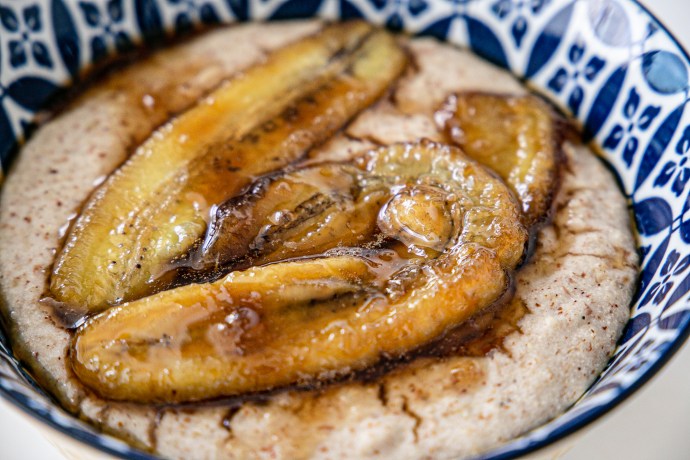Spiced porridge with maple caramelized banana